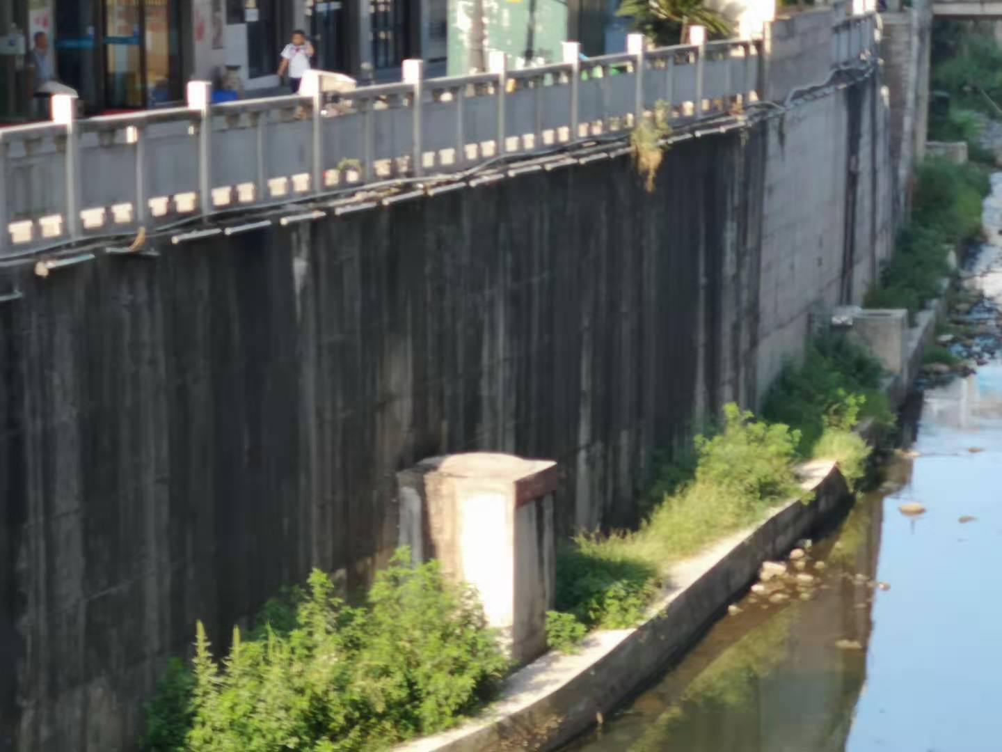 松桃县杨芳路防洪堤